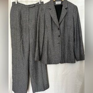 Fantastic vintage wool suit ￼￼